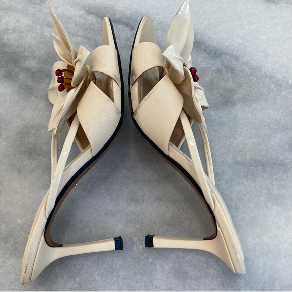 ZARA Large Cream Flower Open Toe Sandals - Picture 15 of 16